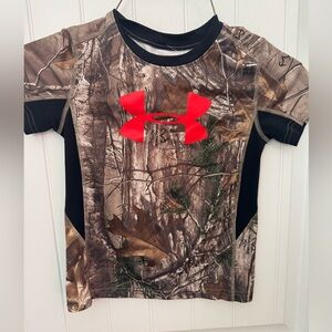 Under Armour Kids Camo T-Shirt - Red and Brown size 5